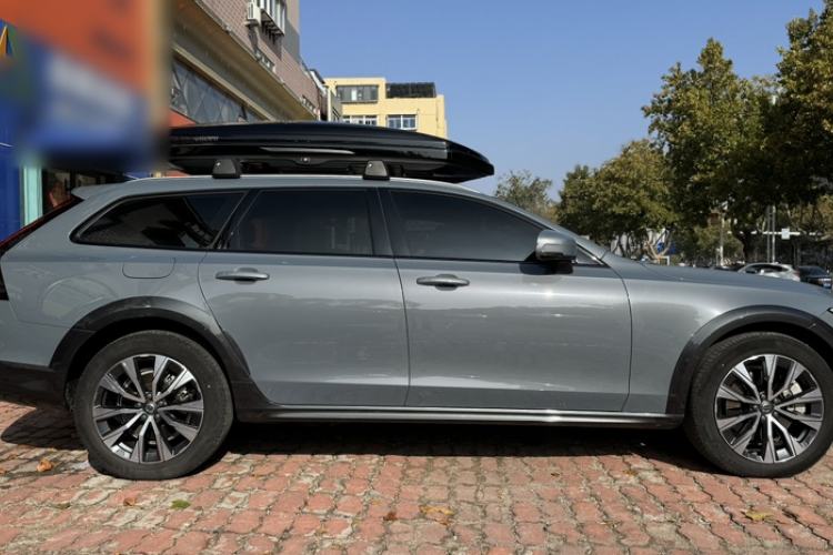 Used Volvo V90 2022 Cross Country B5 AWD Smart Range Edition Exterior 3