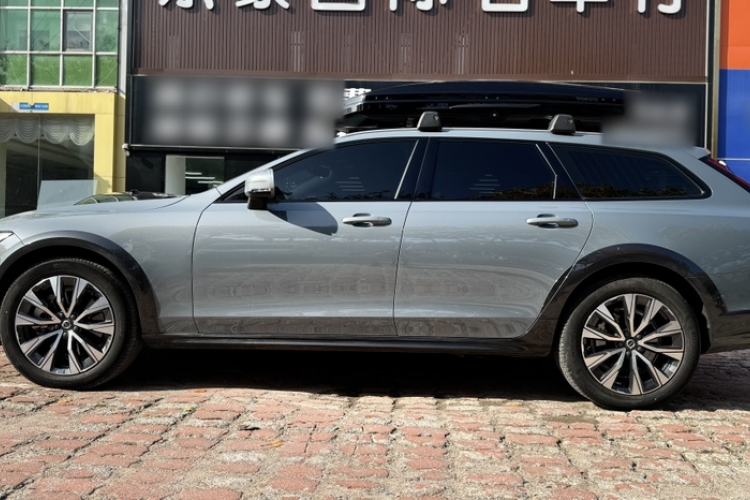 Used Volvo V90 2022 Cross Country B5 AWD Smart Range Edition Exterior 4