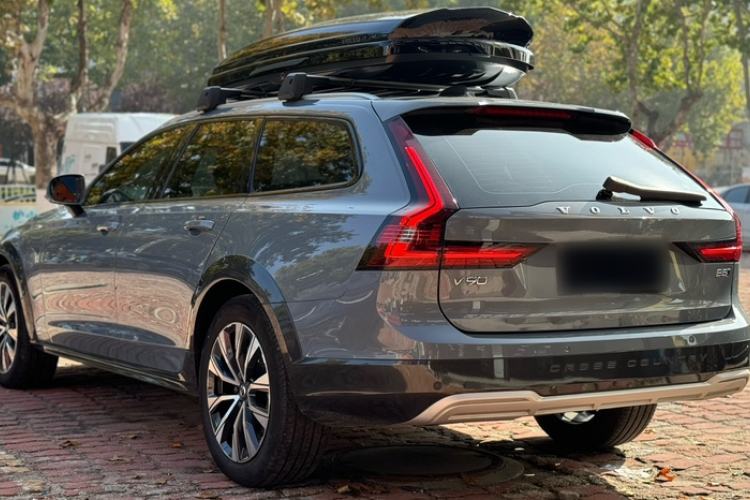 Used Volvo V90 2022 Cross Country B5 AWD Smart Range Edition Exterior 5