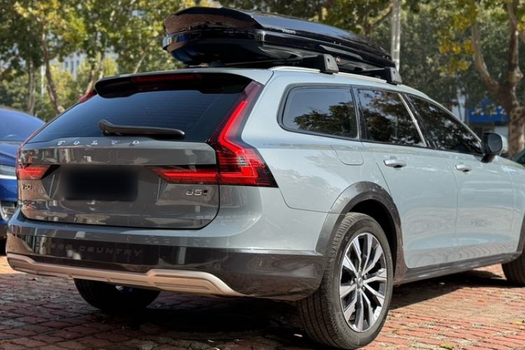 Used Volvo V90 2022 Cross Country B5 AWD Smart Range Edition Exterior 7