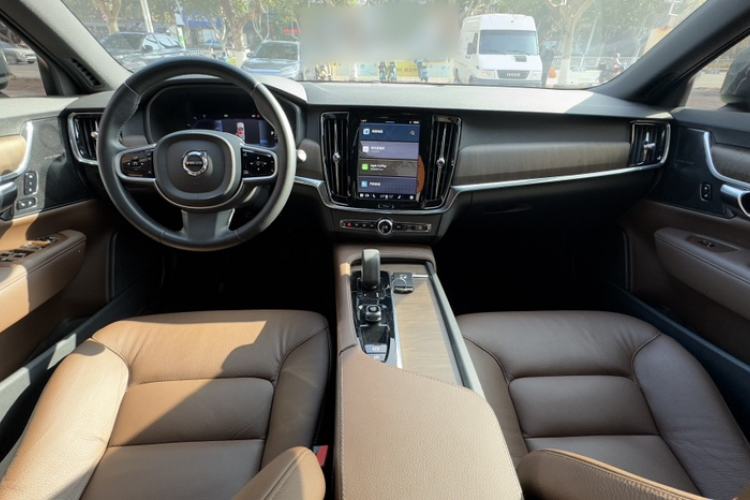 Used Volvo V90 2022 Cross Country B5 AWD Smart Range Edition Interior 1