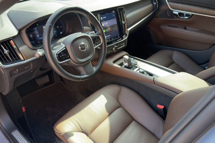 Used Volvo V90 2022 Cross Country B5 AWD Smart Range Edition Interior 3