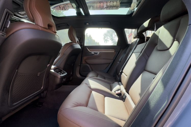 Used Volvo V90 2022 Cross Country B5 AWD Smart Range Edition Interior 4
