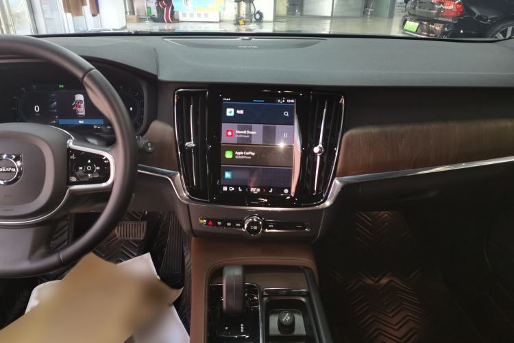Used Volvo V90 2022 Cross Country B5 AWD Smart Range Edition Audio And AC Panel