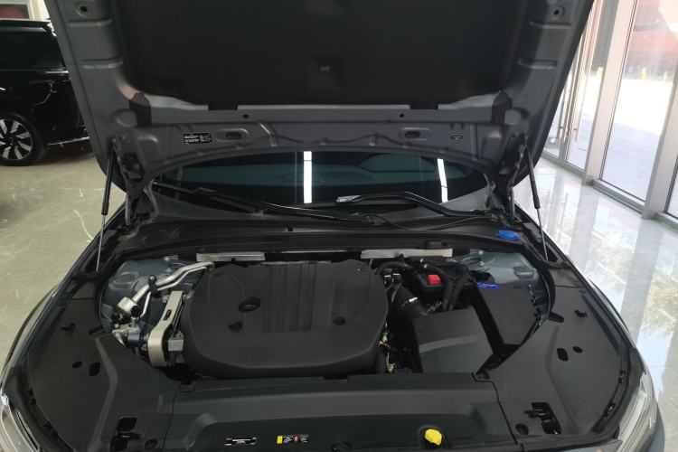 Used Volvo V90 2022 Cross Country B5 AWD Smart Range Edition Engine Bay