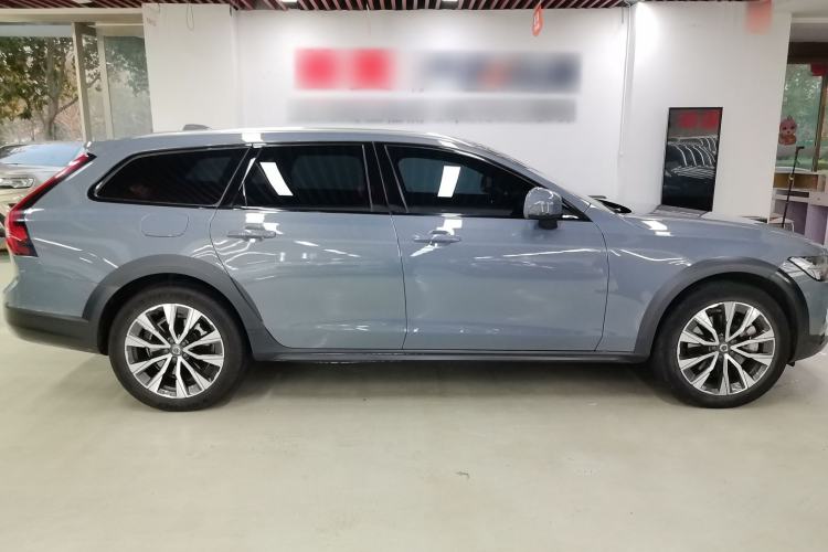 Used Volvo V90 2022 Cross Country B5 AWD Smart Range Edition Exterior 2