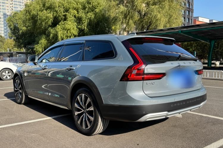 Used Volvo V90 2022 Cross Country B5 AWD Smart Range Edition Exterior 2