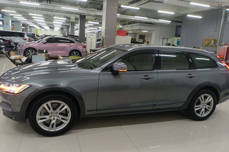 Used Volvo V90 2017 Cross Country T5 AWD Smart Range Edition Exterior 2