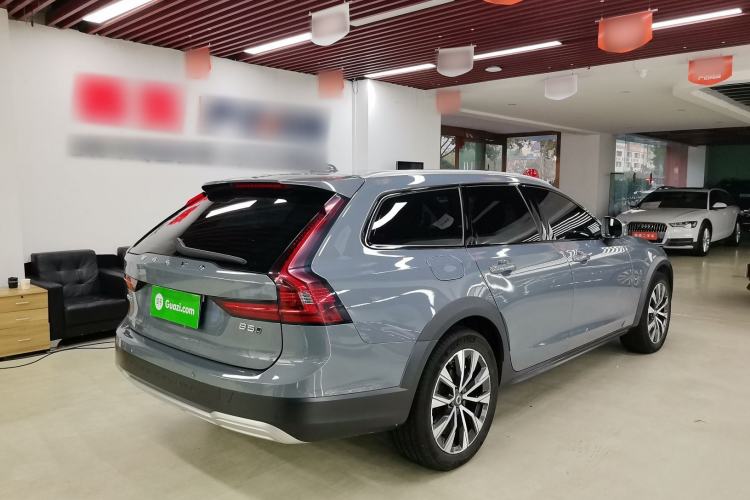 Used Volvo V90 2022 Cross Country B5 AWD Smart Range Edition Exterior 3