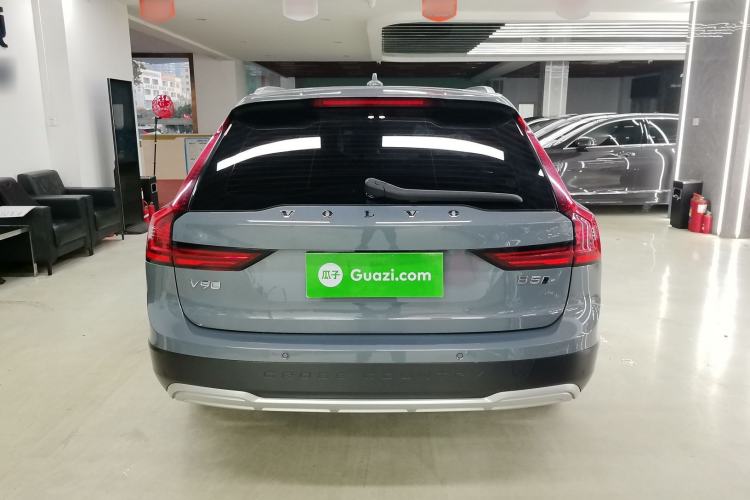 Used Volvo V90 2022 Cross Country B5 AWD Smart Range Edition Exterior 4