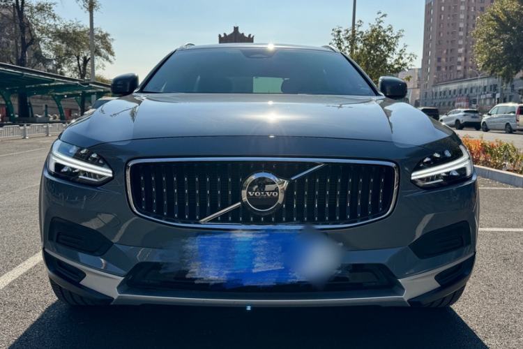 Used Volvo V90 2022 Cross Country B5 AWD Smart Range Edition Exterior 4