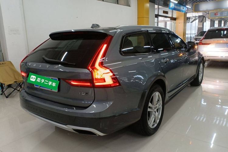 Used Volvo V90 2017 Cross Country T5 AWD Smart Range Edition Exterior 4