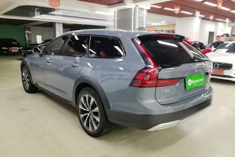 Used Volvo V90 2022 Cross Country B5 AWD Smart Range Edition Exterior 5