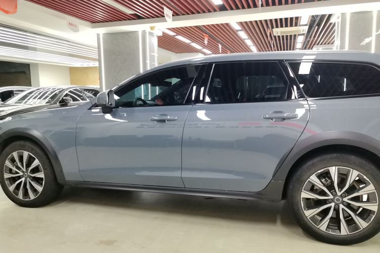 Used Volvo V90 2022 Cross Country B5 AWD Smart Range Edition Exterior 6