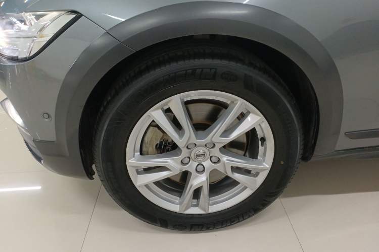 Used Volvo V90 2017 Cross Country T5 AWD Smart Range Edition Exterior 6