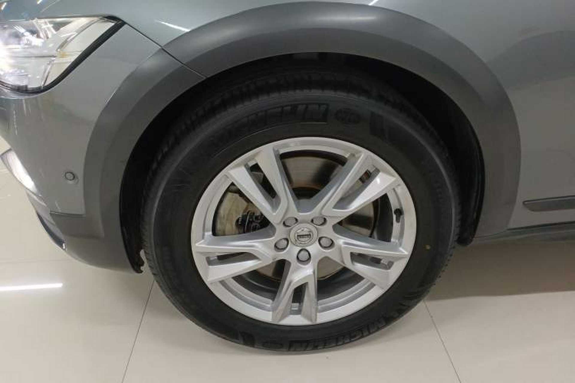 Used Volvo V90 2017 Cross Country T5 AWD Smart Range Edition Exterior 6