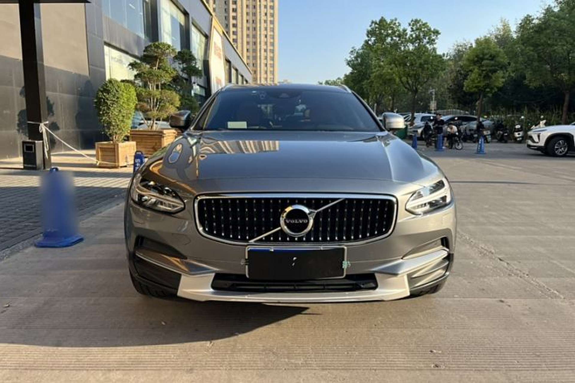 Used Volvo V90 2017 Cross Country T5 AWD Smart Range Edition Exterior 8