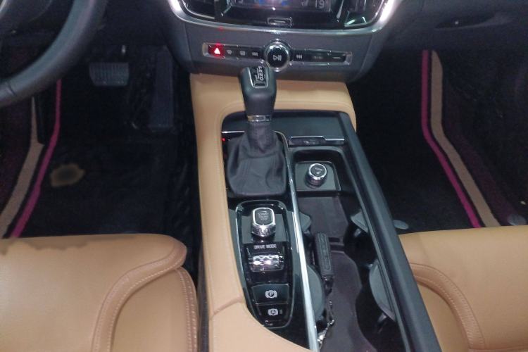 Used Volvo V90 2017 Cross Country T5 AWD Smart Range Edition Gear Lever