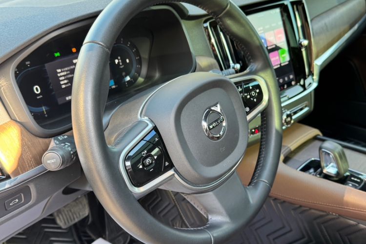Used Volvo V90 2022 Cross Country B5 AWD Smart Range Edition Interior 5