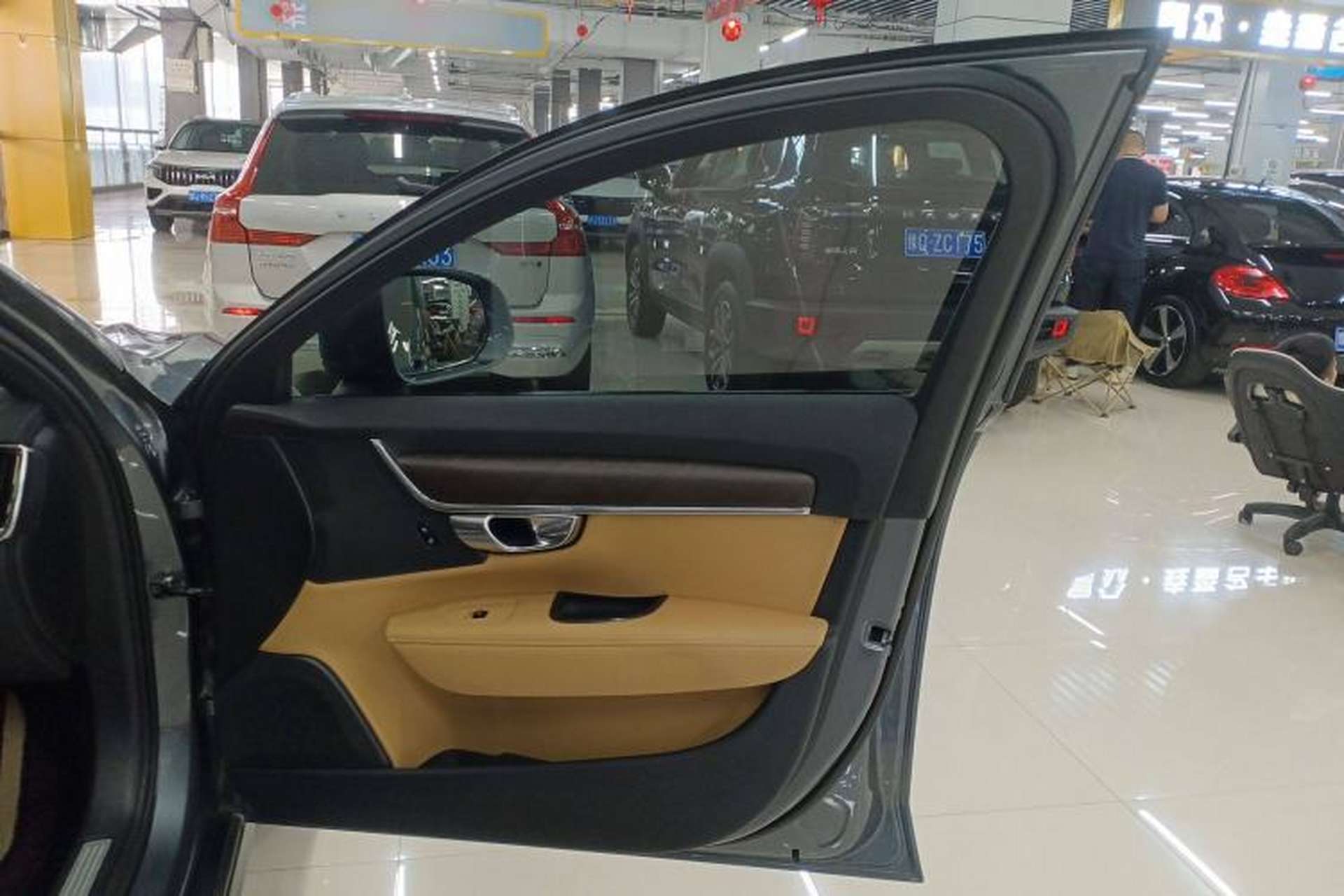 Used Volvo V90 2017 Cross Country T5 AWD Smart Range Edition Interior 5