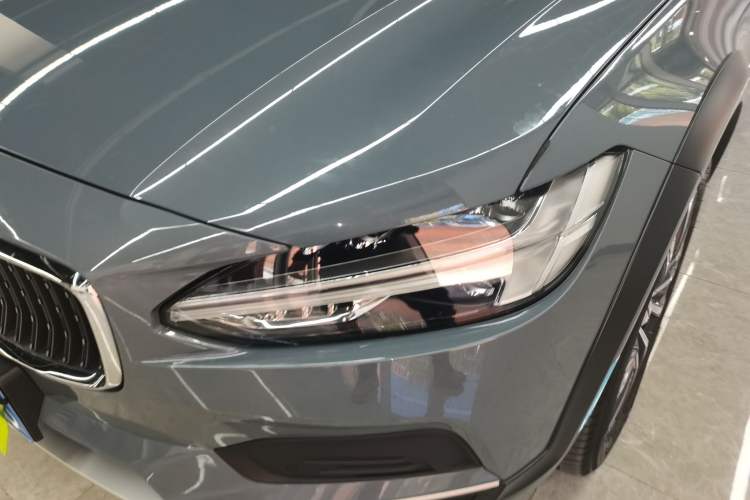 Used Volvo V90 2022 Cross Country B5 AWD Smart Range Edition Left Front Headlight
