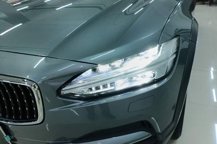 Used Volvo V90 2017 Cross Country T5 AWD Smart Range Edition Left Front Headlight