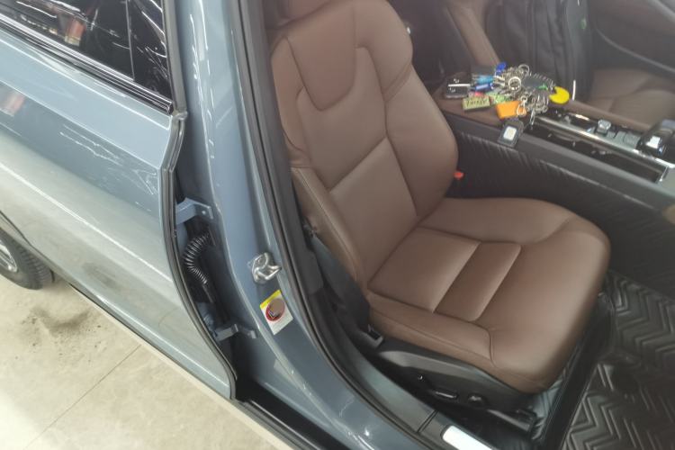 Used Volvo V90 2022 Cross Country B5 AWD Smart Range Edition Right Front Seat