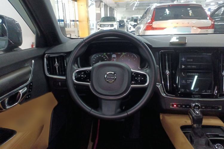 Used Volvo V90 2017 Cross Country T5 AWD Smart Range Edition Steering Wheel