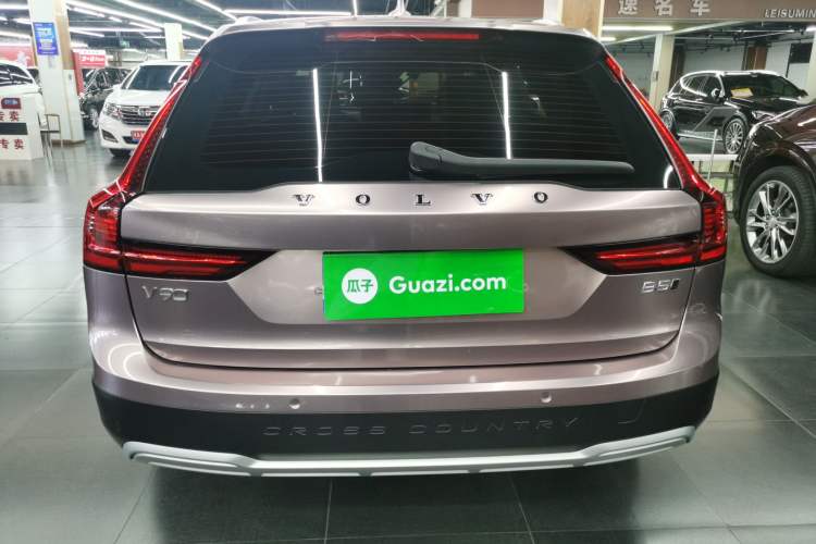 Used Volvo V90 2023 Cross Country B5 AWD Smart Range Edition Exterior 4