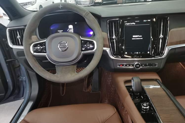 Used Volvo V90 2023 Cross Country B5 AWD Smart Range Edition Interior 4