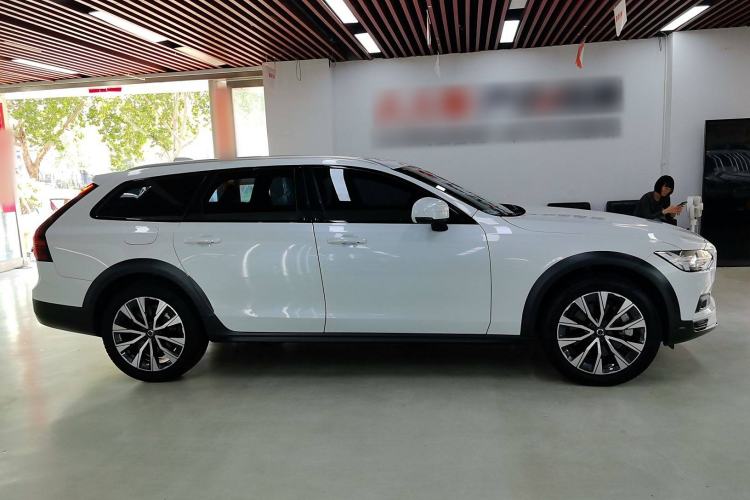 Used Volvo V90 2021 Cross Country B5 AWD Smart Range Edition Exterior 2