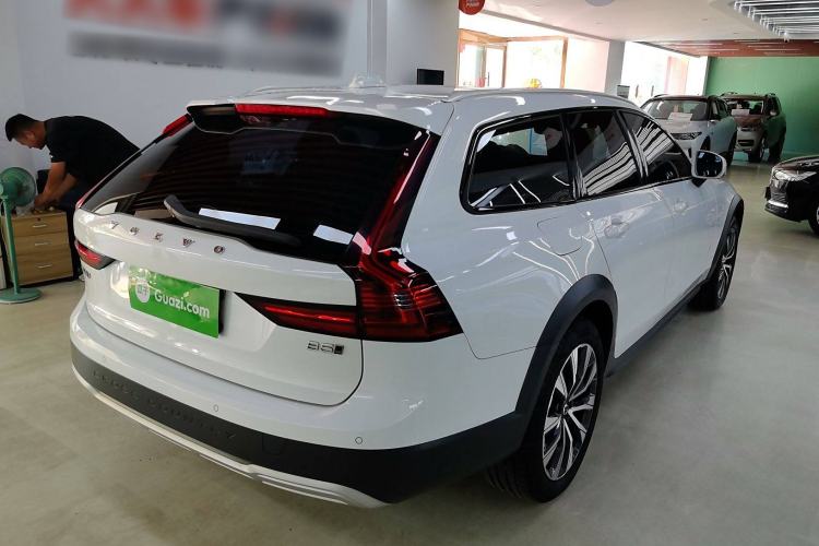 Used Volvo V90 2021 Cross Country B5 AWD Smart Range Edition Exterior 3