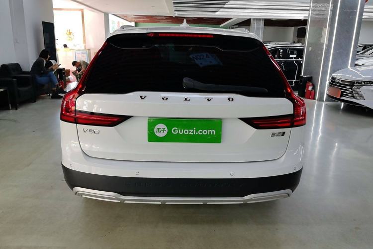 Used Volvo V90 2021 Cross Country B5 AWD Smart Range Edition Exterior 4