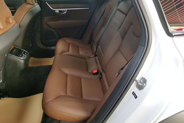Used Volvo V90 2021 Cross Country B5 AWD Smart Range Edition Interior 1