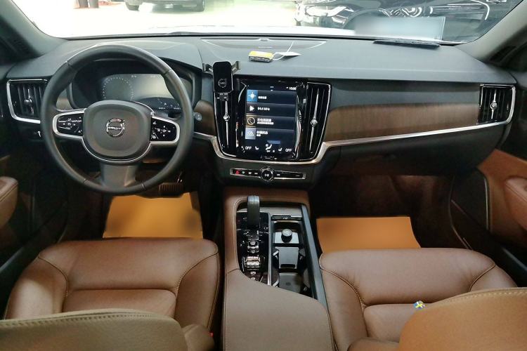 Used Volvo V90 2021 Cross Country B5 AWD Smart Range Edition Interior 3
