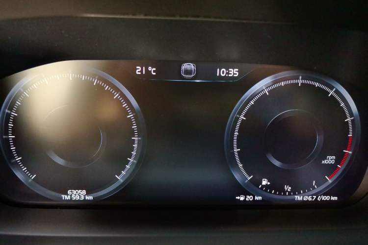 Used Volvo V90 2021 Cross Country B5 AWD Smart Range Edition Odometer Close Up
