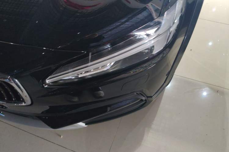 Used Volvo V90 2017 Cross Country T5 AWD Smart Range Edition Left Front Headlight