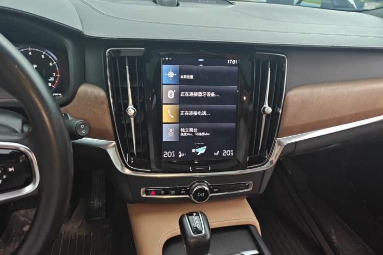 Used Volvo V90 2017 Cross Country T5 AWD Prestige Edition Audio And AC Panel
