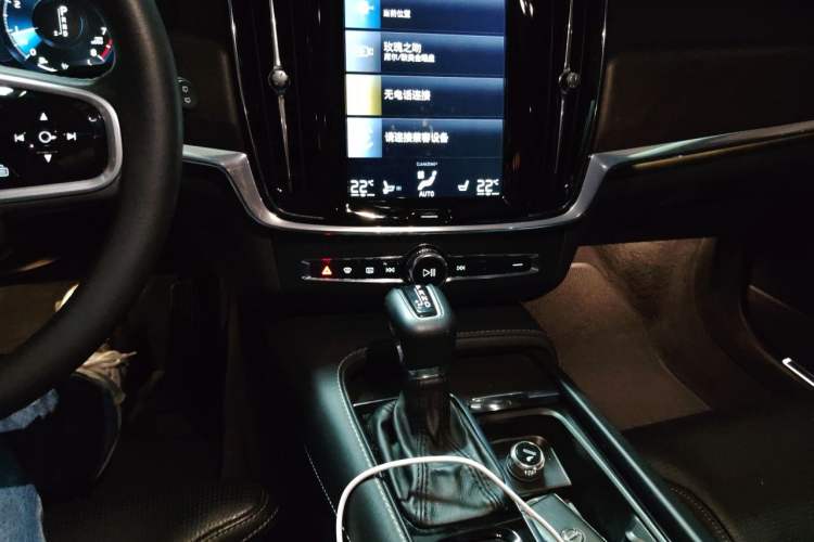 Used Volvo V90 2017 Cross Country T5 AWD Prestige Edition Audio And AC Panel