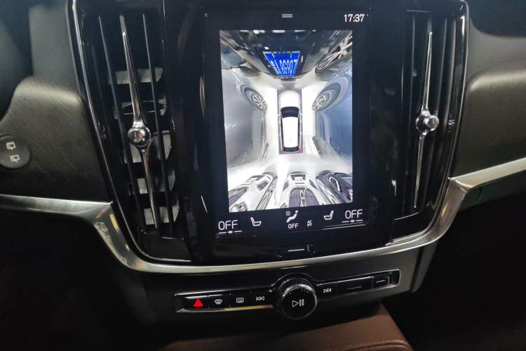 Used Volvo V90 2017 Cross Country T5 AWD Prestige Edition Audio And AC Panel
