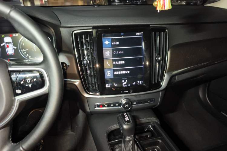 Used Volvo V90 2017 Cross Country T5 AWD Smart Range Edition Audio And AC Panel