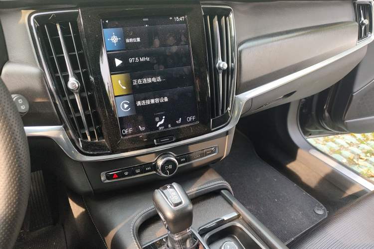Used Volvo V90 2017 Cross Country T5 AWD Prestige Edition Audio And AC Panel