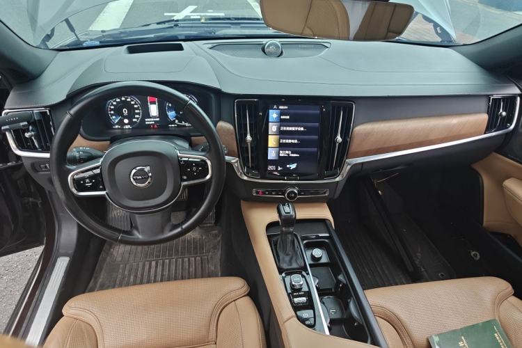 Used Volvo V90 2017 Cross Country T5 AWD Prestige Edition Center Console