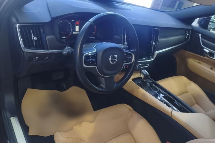 Used Volvo V90 2017 Cross Country T5 AWD Smart Range Edition Center Console