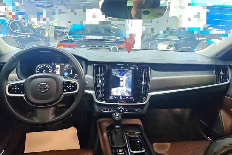 Used Volvo V90 2017 Cross Country T5 AWD Prestige Edition Center Console