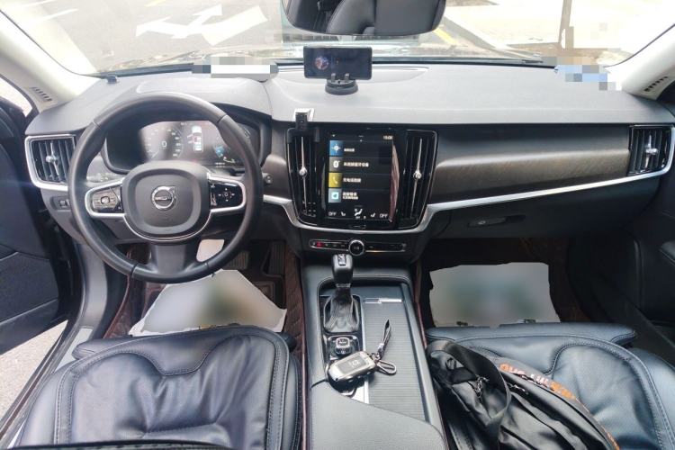 Used Volvo V90 2017 Cross Country T5 AWD Smart Range Edition Center Console