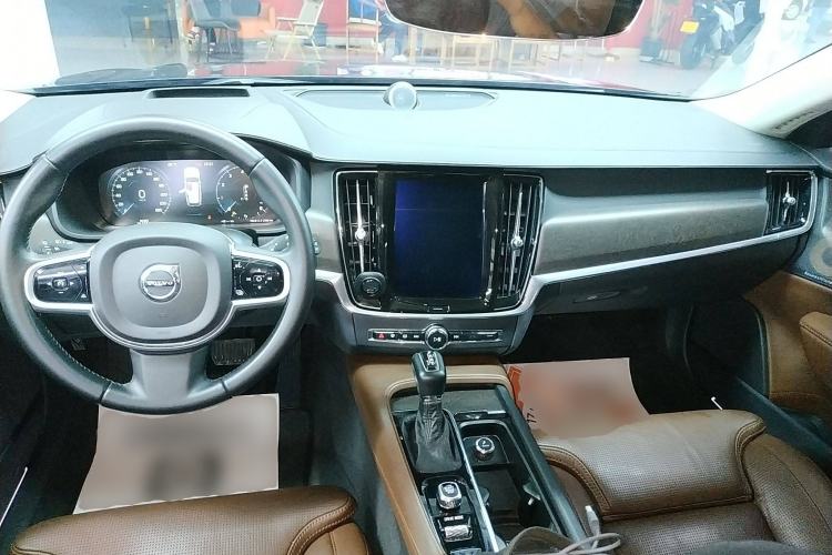Used Volvo V90 2017 Cross Country T5 AWD Prestige Edition Center Console