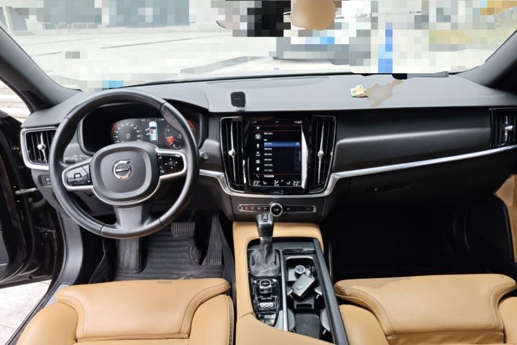 Used Volvo V90 2017 Cross Country T5 AWD Smart Range Edition Center Console
