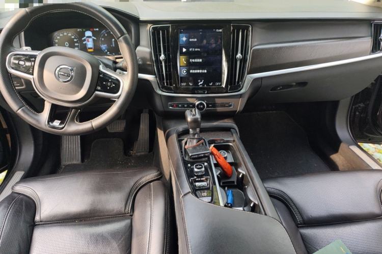 Used Volvo V90 2017 Cross Country T5 AWD Prestige Edition Center Console