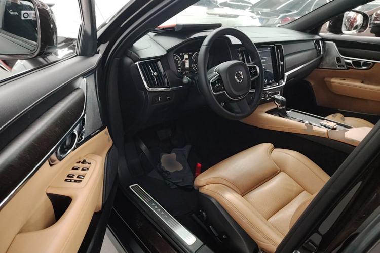 Used Volvo V90 2017 Cross Country T5 AWD Prestige Edition Driver Seat
